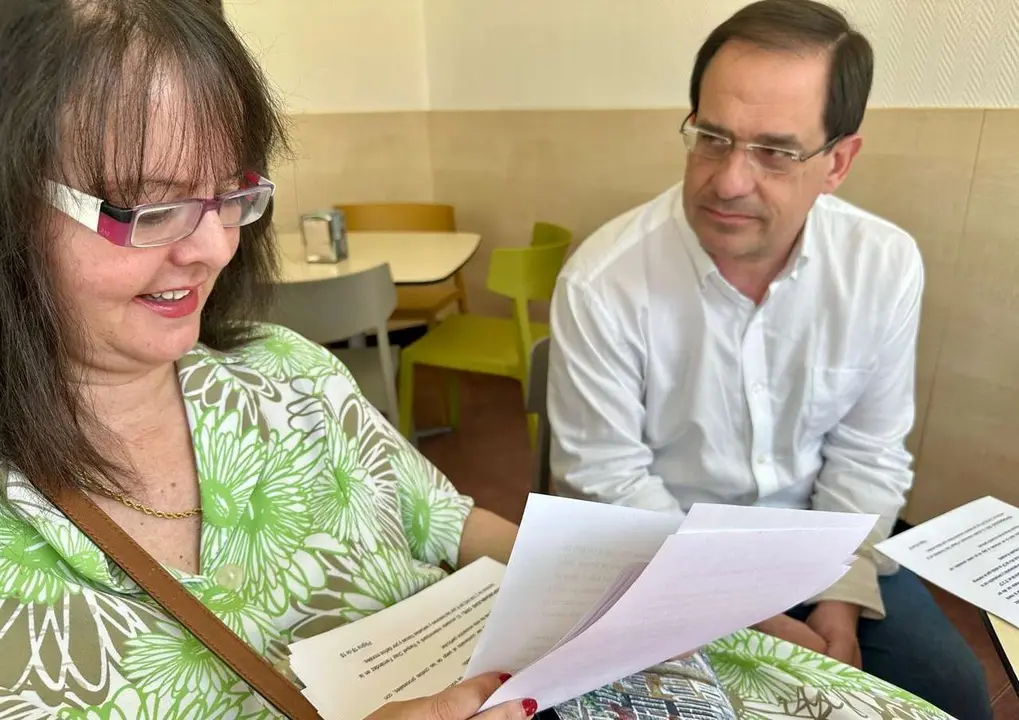 Raquel D&iacute;az con su abogado, el letrado gallego Felipe Pati&ntilde;o. | SM