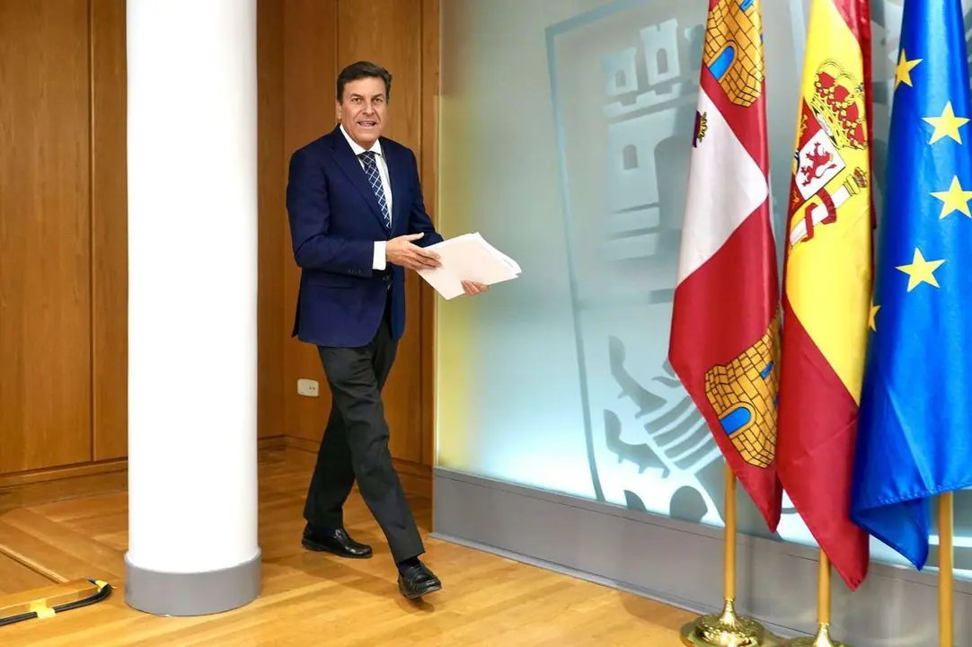 El portavoz de la Junta y consejero de Econom&iacute;a y Hacienda, Carlos Fern&aacute;ndez Carriedo, comparece en rueda de prensa posterior al Consejo de Gobierno de la Junta. Ical.