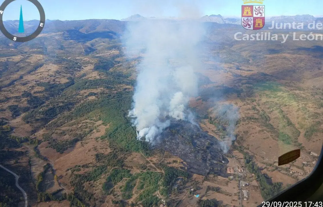 Incendio en Riello im&aacute;genes de la Junta de Castilla y Le&oacute;n