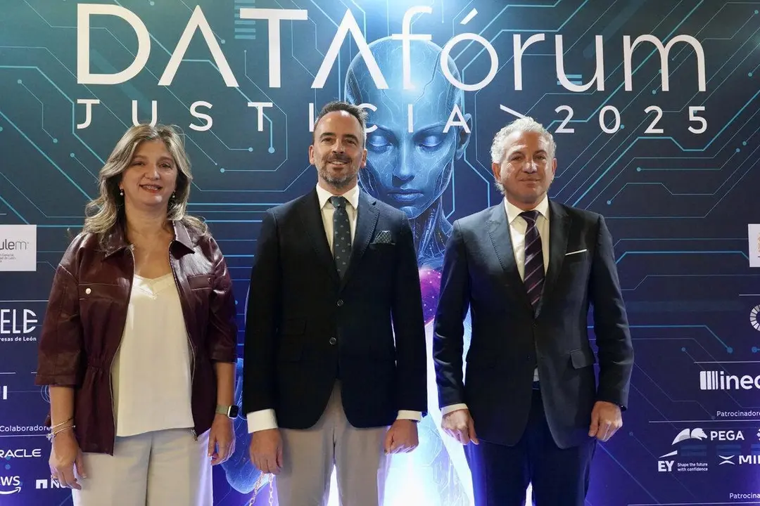 El secretario de Estado de Justicia, Manuel Olmedo Palacios; el delegado del Gobierno, Nicanor Sen; y la rectora de la Universidad de Le&oacute;n, Nuria Gonz&aacute;lez, participan en la inauguraci&oacute;n del evento Data F&oacute;rum Justicia en Le&oacute;n. | ICAL
