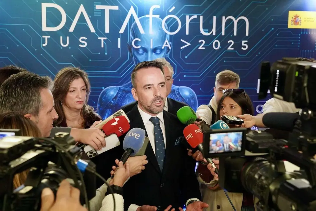 El secretario de Estado de Justicia, Manuel Olmedo Palacios; el delegado del Gobierno, Nicanor Sen; el alcalde de Le&oacute;n, Jos&eacute; Antonio Diez, y la rectora de la Universidad de Le&oacute;n, Nuria Gonz&aacute;lez, participan en la inauguraci&oacute;n del evento &lsquo;DATA f&oacute;rum Justicia 2025: El a&ntilde;o de la Justicia&rsquo;. Campillo. Ical
