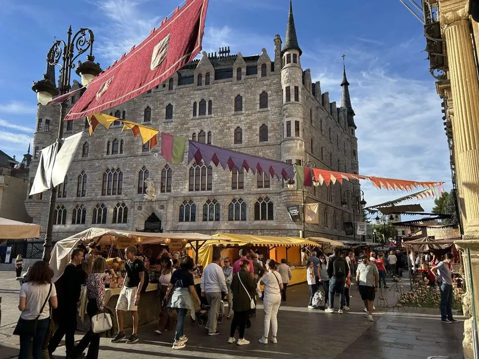 Mercado de las Tres Culturas en Le&oacute;n 2025