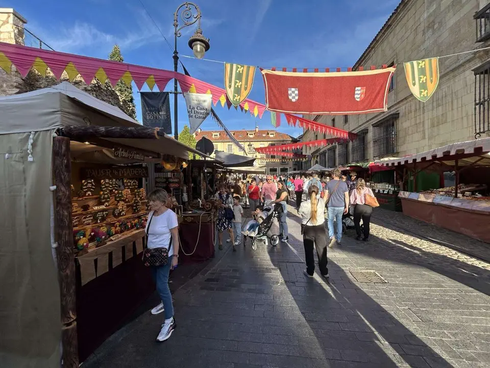 Mercado de las Tres Culturas en Le&oacute;n 2025