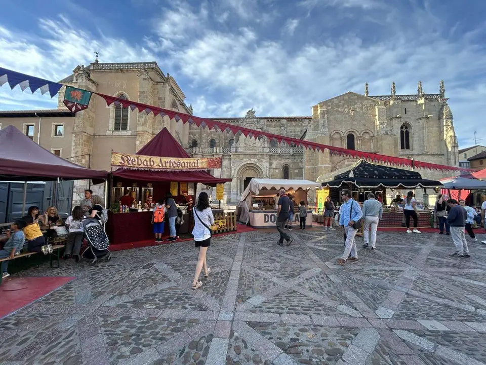 Mercado de las Tres Culturas en Le&oacute;n 2025