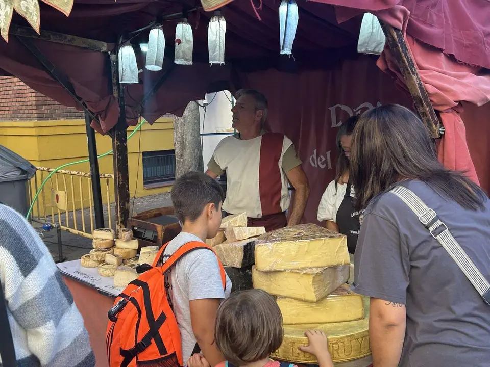 Mercado de las Tres Culturas en Le&oacute;n 2025