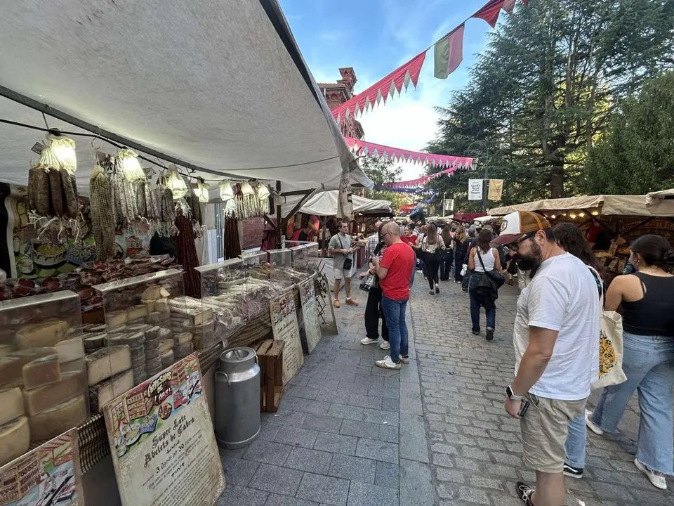Mercado de las Tres Culturas en Le&oacute;n 2025