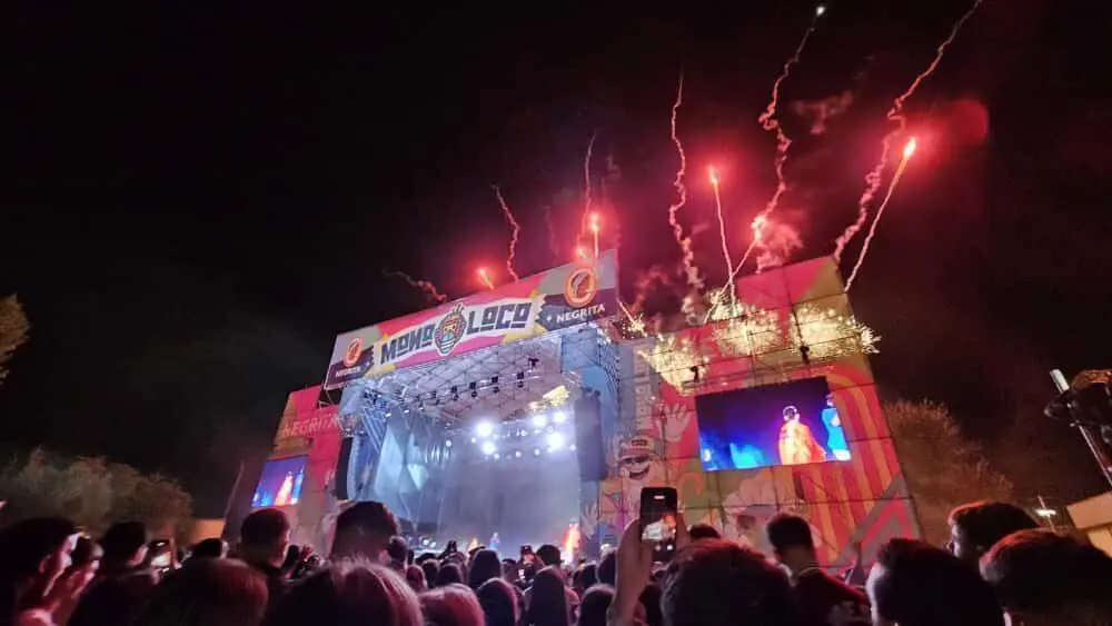 Miles de asistentes llenaron el recinto tambi&eacute;n fuera del escenario principal | Le&oacute;n 24 Horas