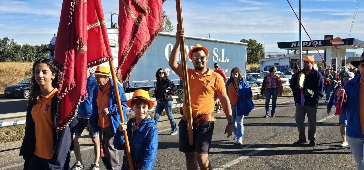 Pendones, carros y romeros participaron un a&ntilde;o m&aacute;s en la romer&iacute;a de San Froil&aacute;n | Le&oacute;n 24 Horas