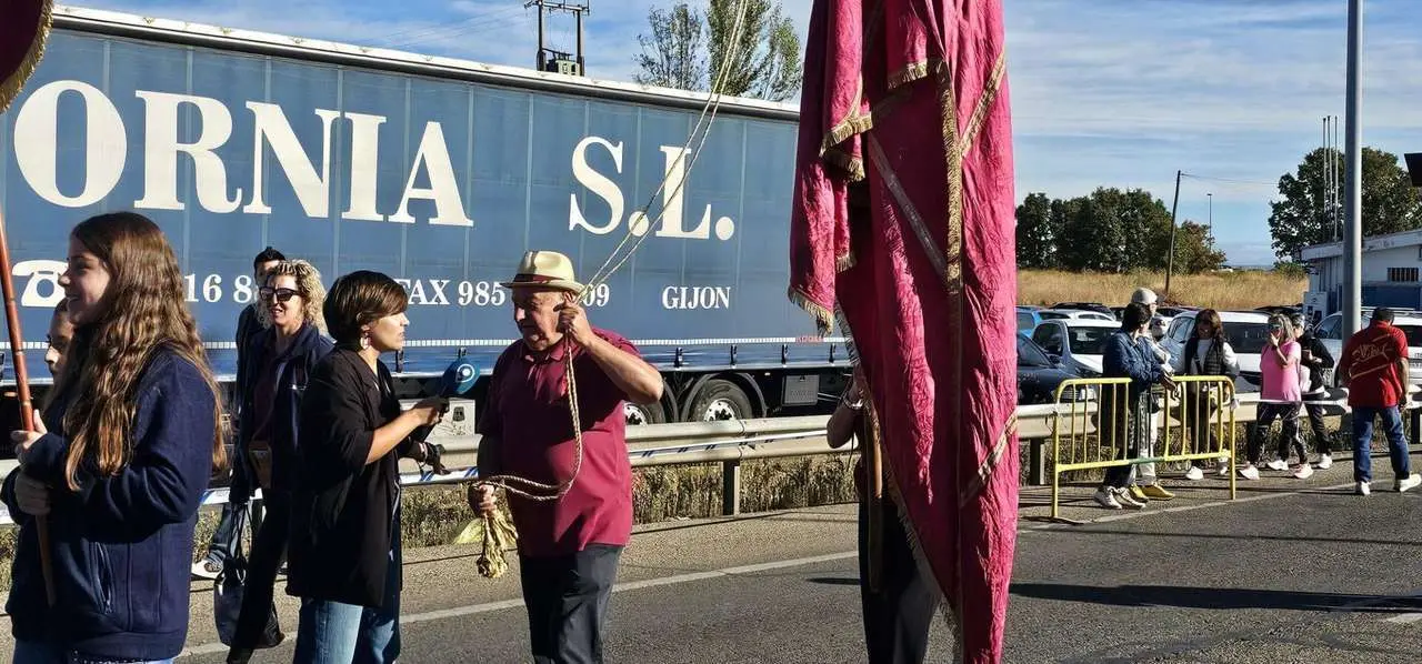 Pendones, carros y romeros participaron un a&ntilde;o m&aacute;s en la romer&iacute;a de San Froil&aacute;n | Le&oacute;n 24 Horas