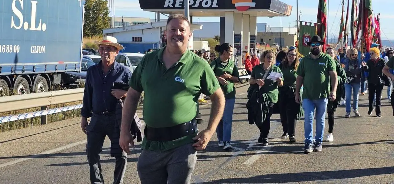Carros, pendones y emoci&oacute;n en la gran Romer&iacute;a de San Froil&aacute;n 2025