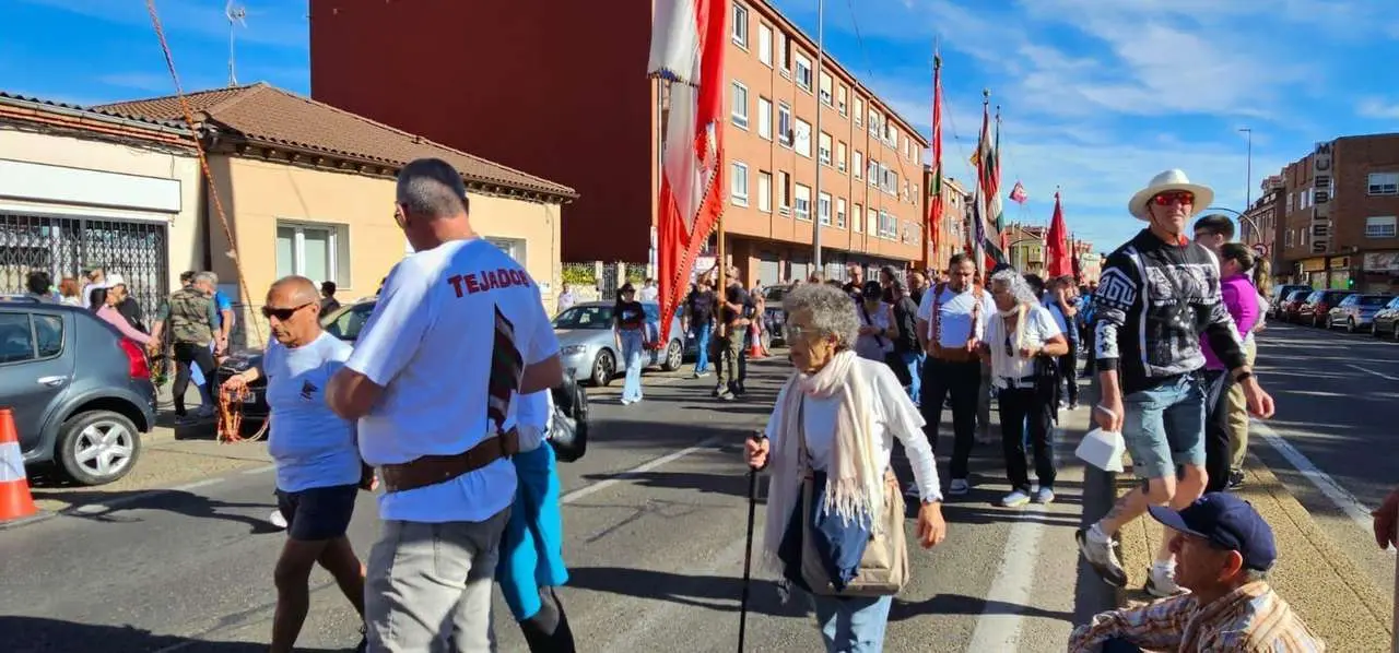 Carros, pendones y emoci&oacute;n en la gran Romer&iacute;a de San Froil&aacute;n 2025