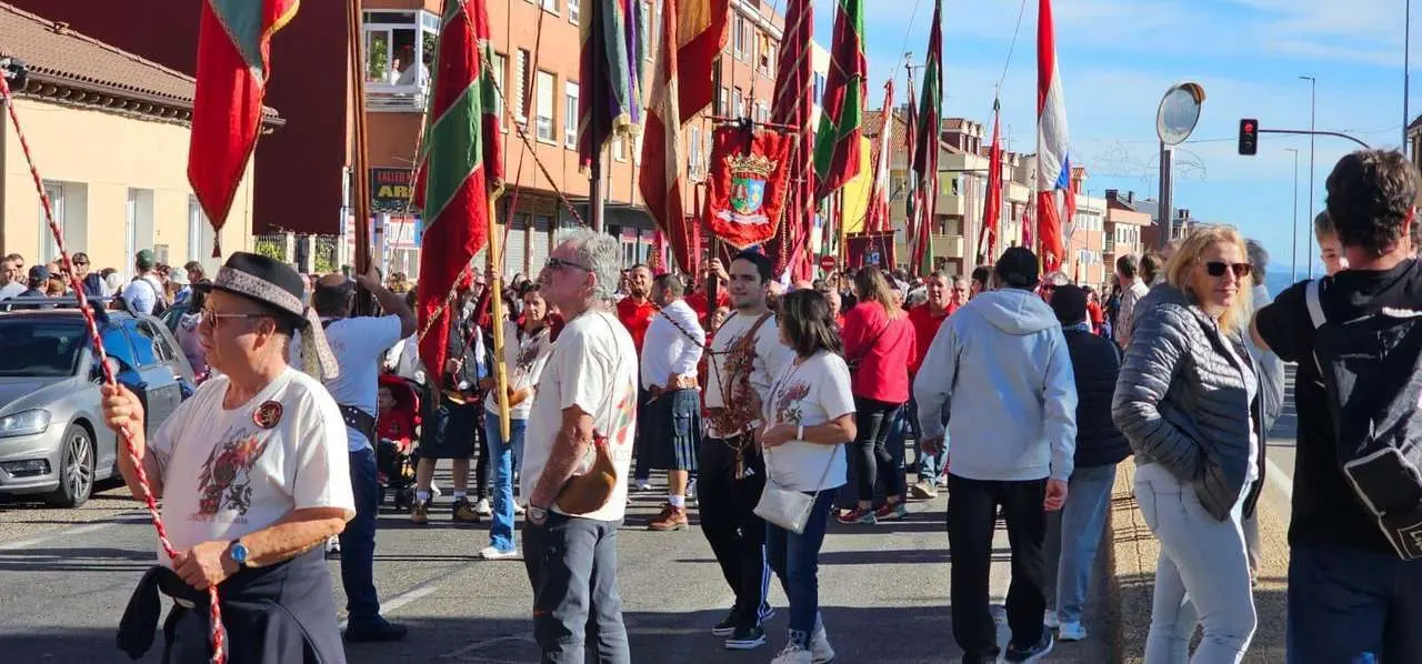Pendones, carros y romeros participaron un a&ntilde;o m&aacute;s en la romer&iacute;a de San Froil&aacute;n | Le&oacute;n 24 Horas