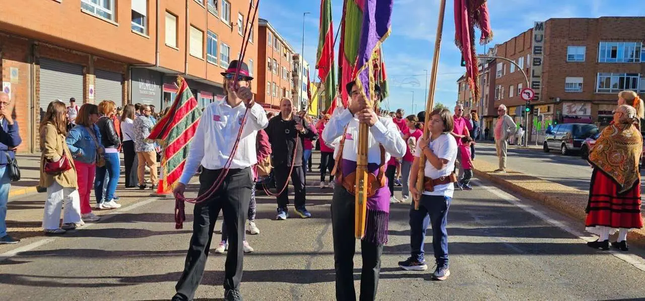 Pendones, carros y romeros participaron un a&ntilde;o m&aacute;s en la romer&iacute;a de San Froil&aacute;n | Le&oacute;n 24 Horas