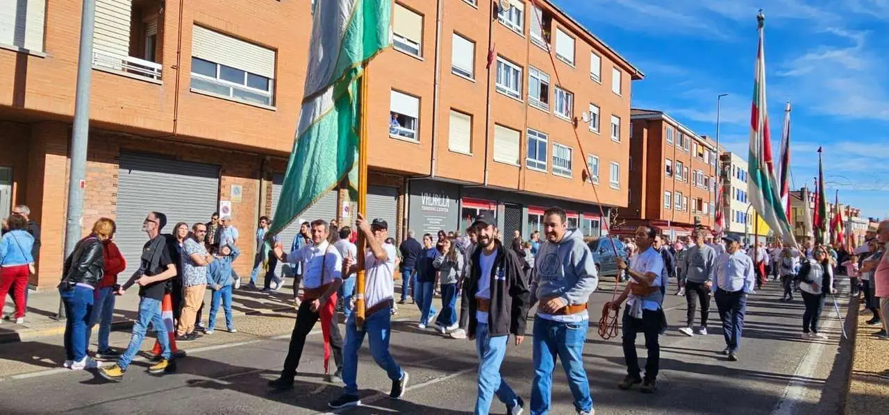 Pendones, carros y romeros participaron un a&ntilde;o m&aacute;s en la romer&iacute;a de San Froil&aacute;n | Le&oacute;n 24 Horas