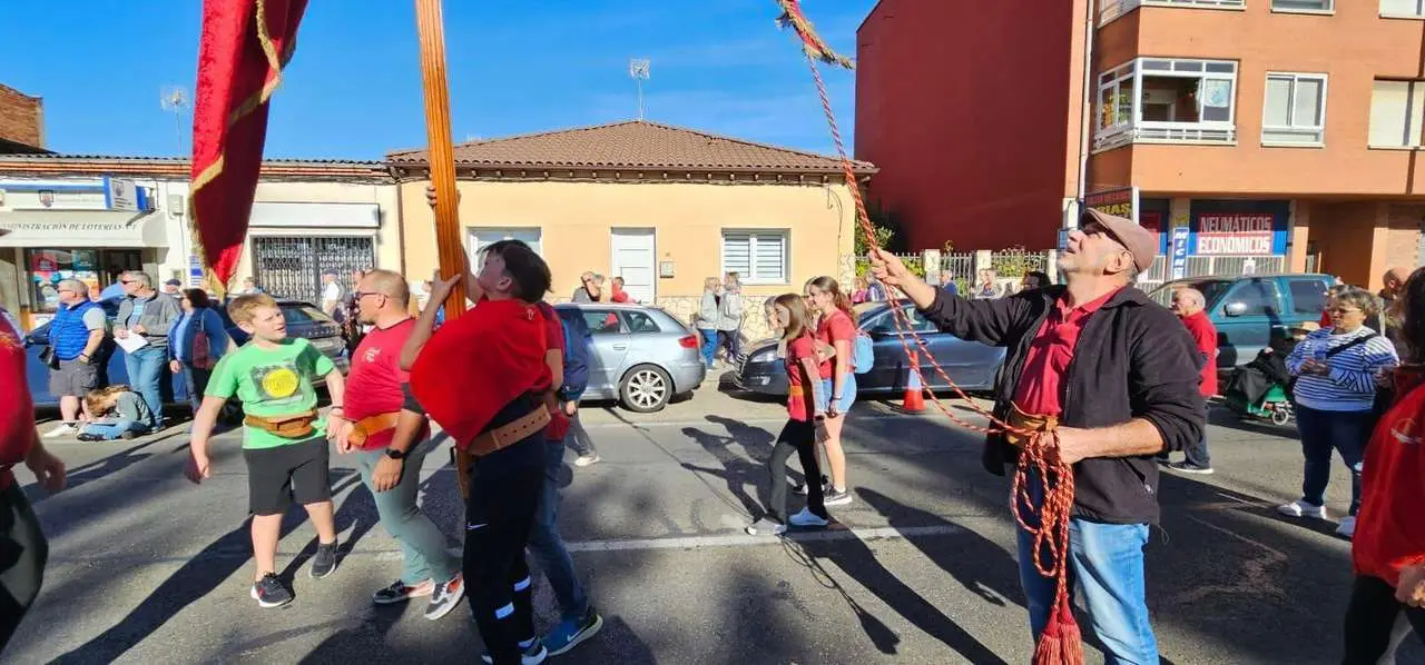 Pendones, carros y romeros participaron un a&ntilde;o m&aacute;s en la romer&iacute;a de San Froil&aacute;n | Le&oacute;n 24 Horas