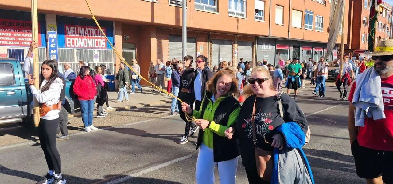 Pendones, carros y romeros participaron un a&ntilde;o m&aacute;s en la romer&iacute;a de San Froil&aacute;n | Le&oacute;n 24 Horas