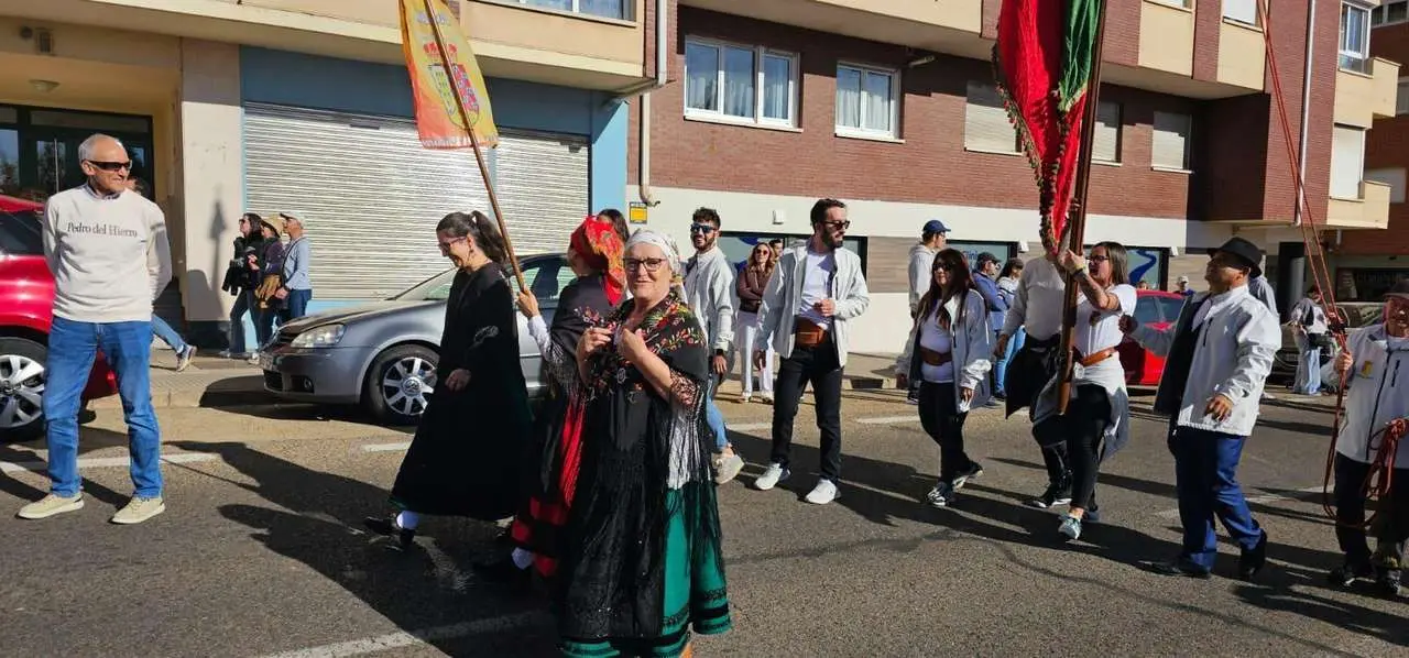 Pendones, carros y romeros participaron un a&ntilde;o m&aacute;s en la romer&iacute;a de San Froil&aacute;n | Le&oacute;n 24 Horas