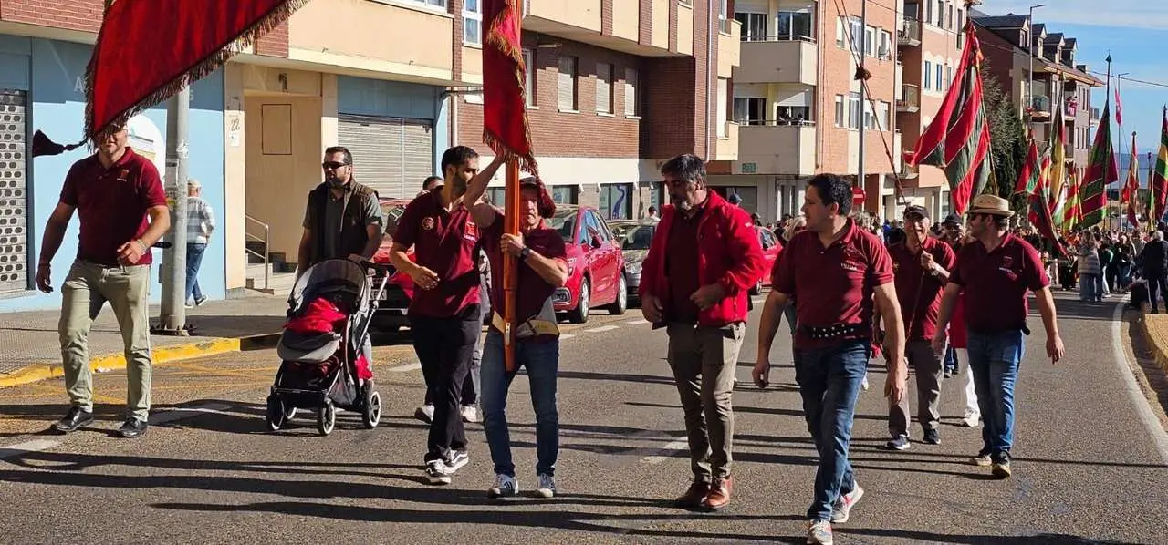 Pendones, carros y romeros participaron un a&ntilde;o m&aacute;s en la romer&iacute;a de San Froil&aacute;n | Le&oacute;n 24 Horas