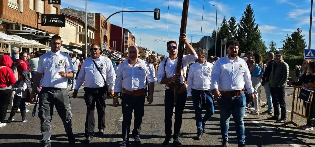 Carros, pendones y emoci&oacute;n en la gran Romer&iacute;a de San Froil&aacute;n 2025