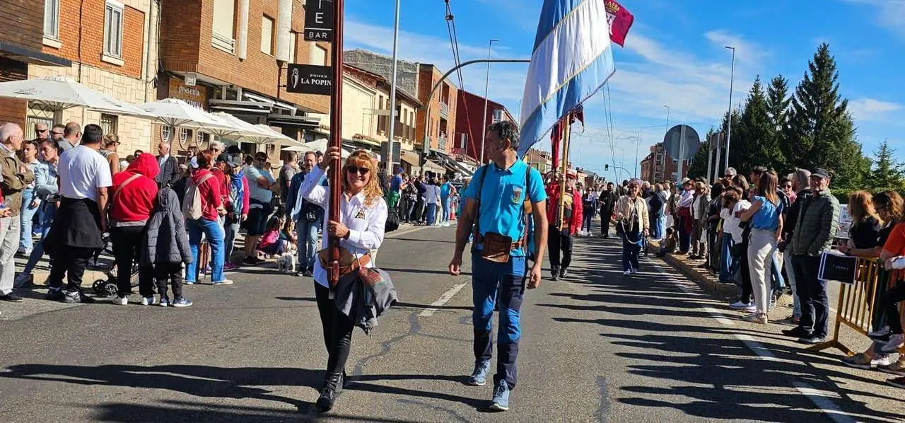 Carros, pendones y emoci&oacute;n en la gran Romer&iacute;a de San Froil&aacute;n 2025