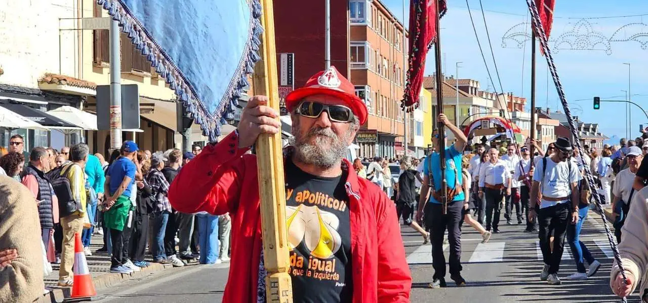 Carros, pendones y emoci&oacute;n en la gran Romer&iacute;a de San Froil&aacute;n 2025
