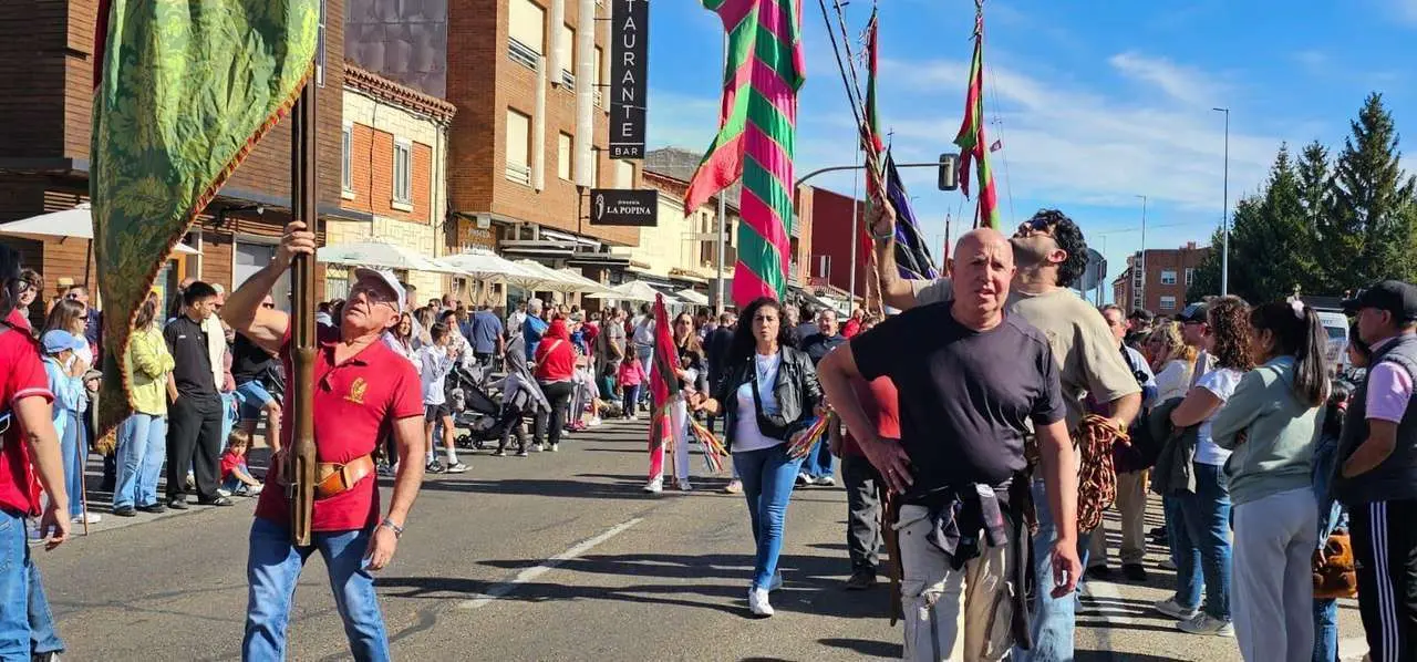 Carros, pendones y emoci&oacute;n en la gran Romer&iacute;a de San Froil&aacute;n 2025Carros, pendones y emoci&oacute;n en la gran Romer&iacute;a de San Froil&aacute;n 2025