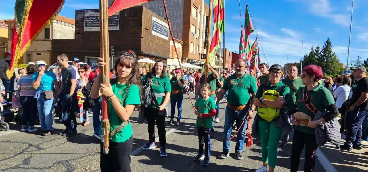 Carros, pendones y emoci&oacute;n en la gran Romer&iacute;a de San Froil&aacute;n 2025Carros, pendones y emoci&oacute;n en la gran Romer&iacute;a de San Froil&aacute;n 2025