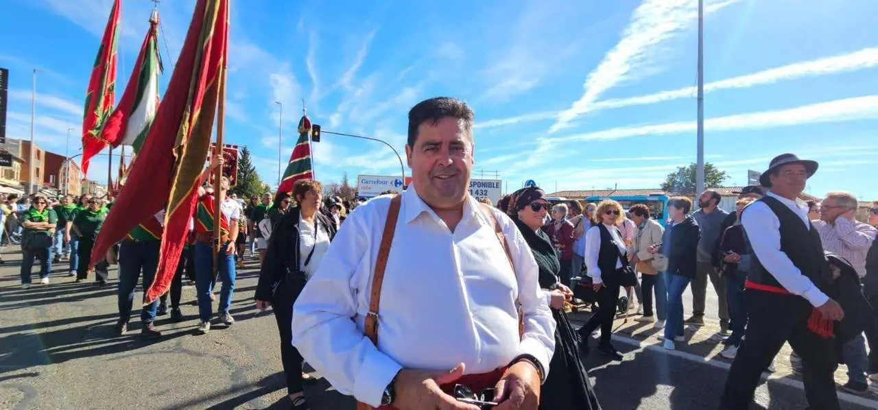 Carros, pendones y emoci&oacute;n en la gran Romer&iacute;a de San Froil&aacute;n 2025