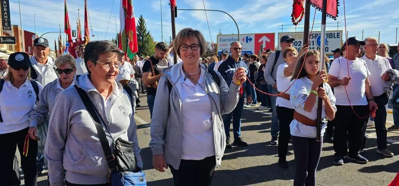 Carros, pendones y emoci&oacute;n en la gran Romer&iacute;a de San Froil&aacute;n 2025