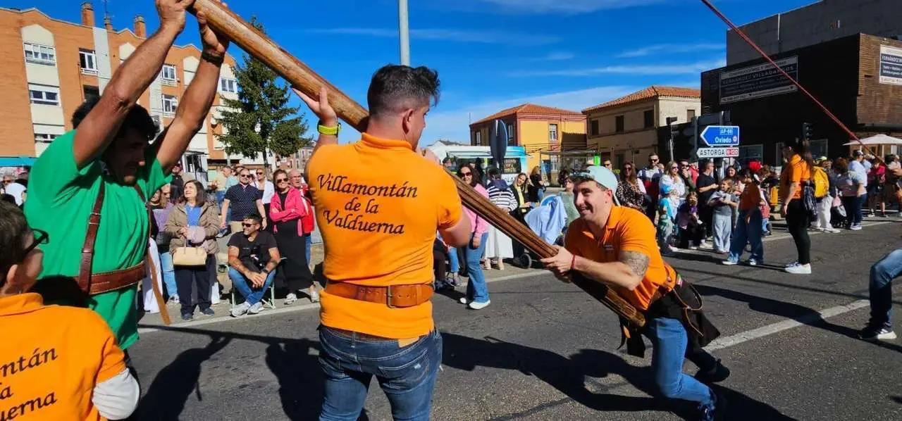 Carros, pendones y emoci&oacute;n en la gran Romer&iacute;a de San Froil&aacute;n 2025