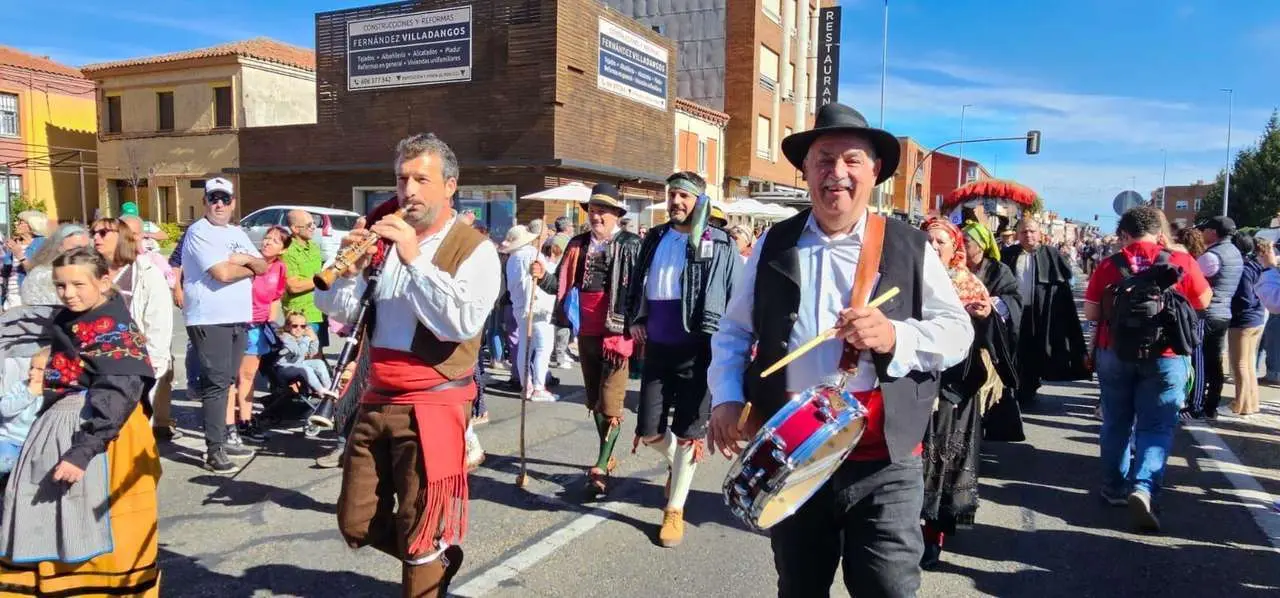 Pendones, carros y romeros participaron un a&ntilde;o m&aacute;s en la romer&iacute;a de San Froil&aacute;n | Le&oacute;n 24 Horas