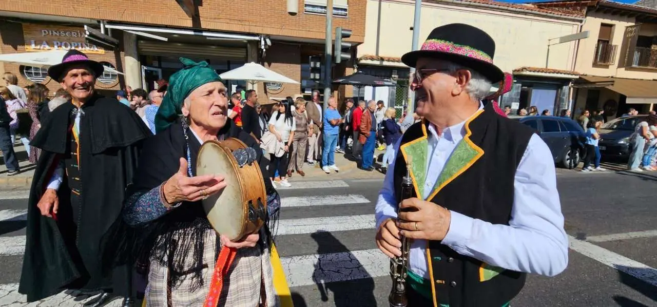 Pendones, carros y romeros participaron un a&ntilde;o m&aacute;s en la romer&iacute;a de San Froil&aacute;n | Le&oacute;n 24 Horas