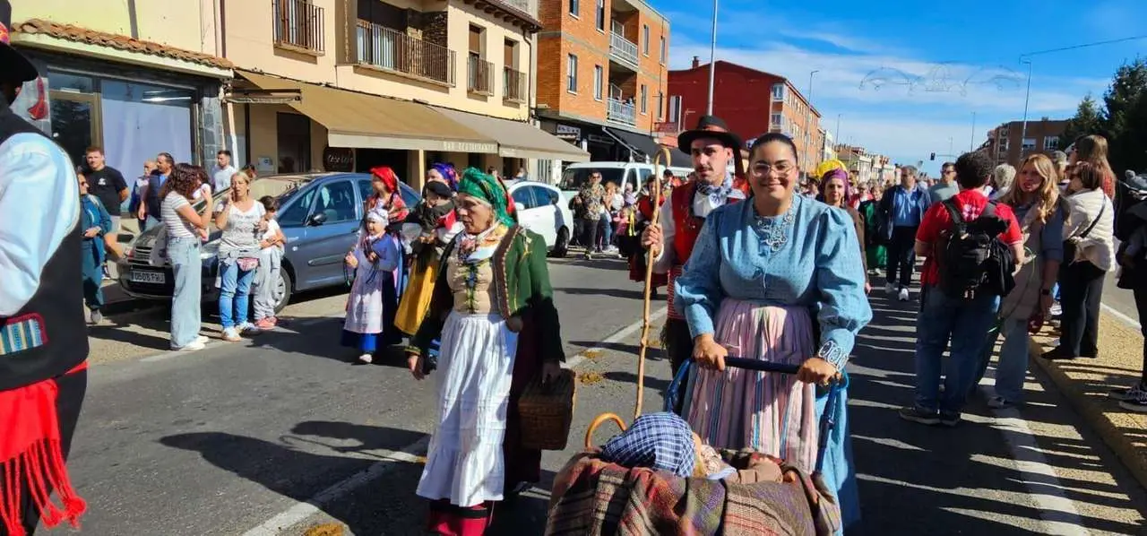 Pendones, carros y romeros participaron un a&ntilde;o m&aacute;s en la romer&iacute;a de San Froil&aacute;n | Le&oacute;n 24 Horas
