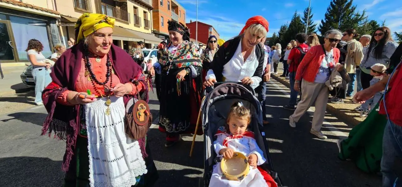 Pendones, carros y romeros participaron un a&ntilde;o m&aacute;s en la romer&iacute;a de San Froil&aacute;n | Le&oacute;n 24 Horas