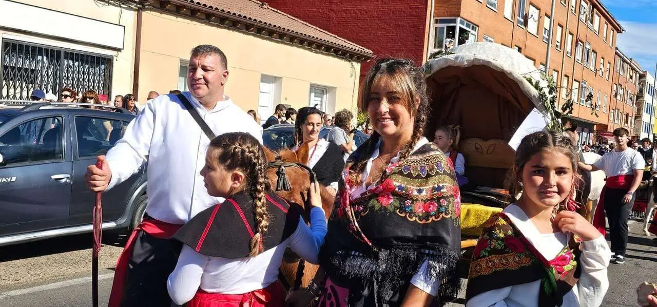 Pendones, carros y romeros participaron un a&ntilde;o m&aacute;s en la romer&iacute;a de San Froil&aacute;n | Le&oacute;n 24 Horas