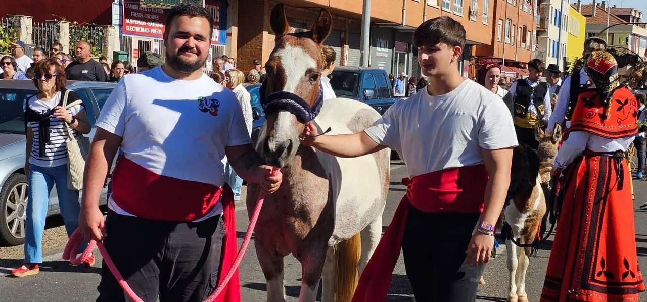Pendones, carros y romeros participaron un a&ntilde;o m&aacute;s en la romer&iacute;a de San Froil&aacute;n | Le&oacute;n 24 Horas
