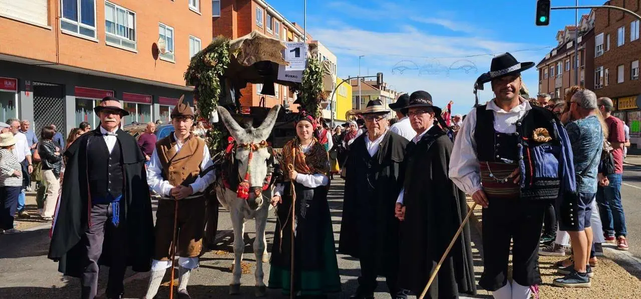 Pendones, carros y romeros participaron un a&ntilde;o m&aacute;s en la romer&iacute;a de San Froil&aacute;n | Le&oacute;n 24 Horas