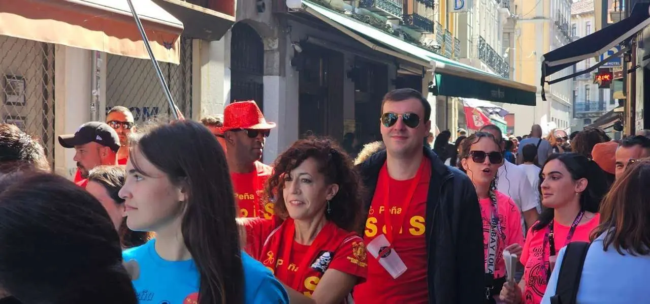 Las pe&ntilde;as y charangas llenaron las calles del Casco Antiguo de Le&oacute;n. | Le&oacute;n 24 Horas