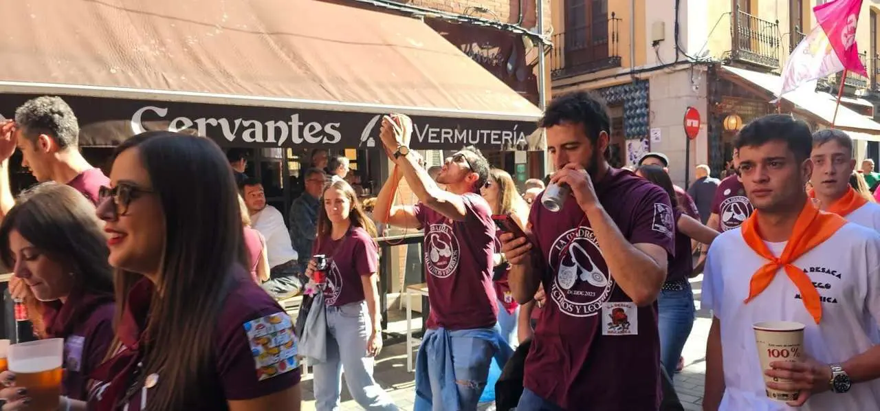Las pe&ntilde;as y charangas llenaron las calles del Casco Antiguo de Le&oacute;n. | Le&oacute;n 24 Horas