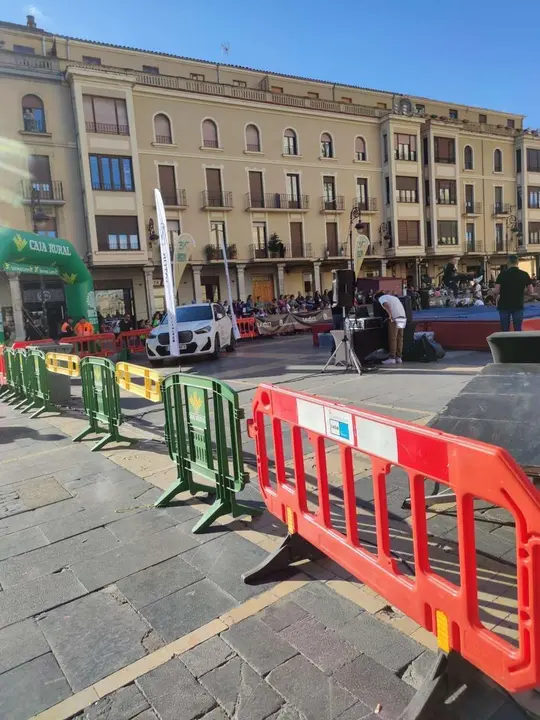 La plaza de la Catedral de Le&oacute;n acogi&oacute; una nueva edici&oacute;n de Atletismo en la calle, organizada por el Club Sprint Le&oacute;n. | Le&oacute;n 24 Horas