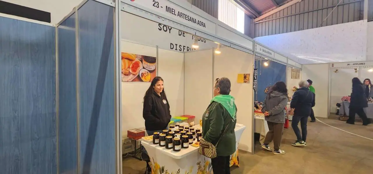 Participantes y visitantes durante la XXV Feria Tradicional de C&aacute;rmenes, que llen&oacute; el municipio de color, m&uacute;sica y tradici&oacute;n. | Le&oacute;n 24 Horas