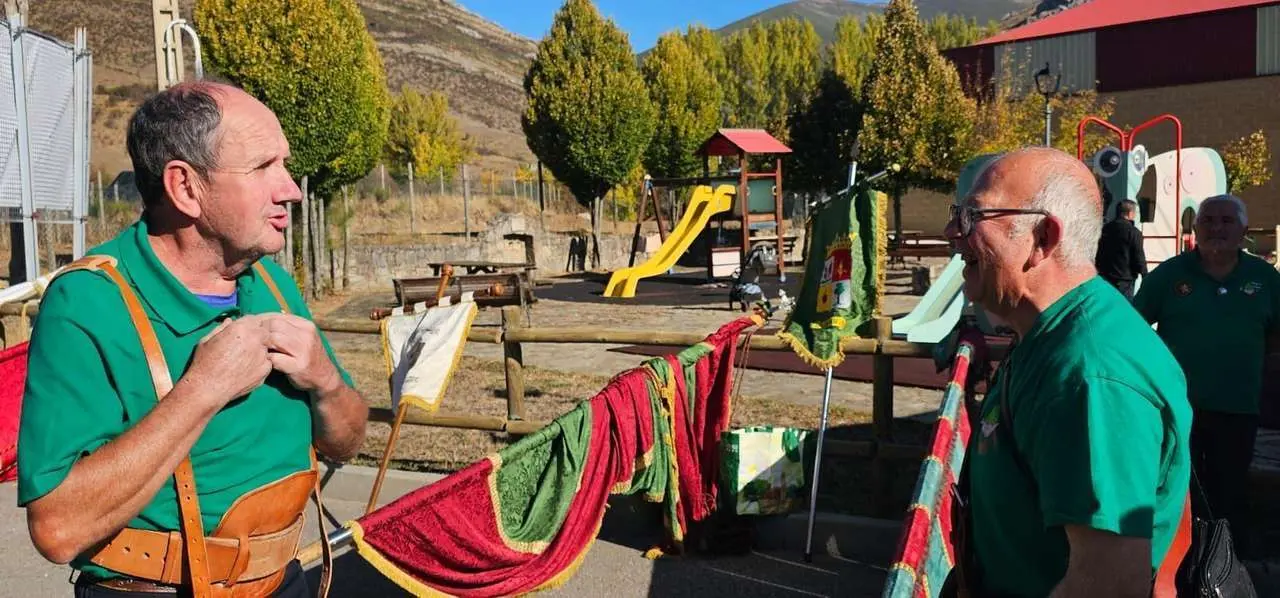 Participantes y visitantes durante la XXV Feria Tradicional de C&aacute;rmenes, que llen&oacute; el municipio de color, m&uacute;sica y tradici&oacute;n. | Le&oacute;n 24 Horas