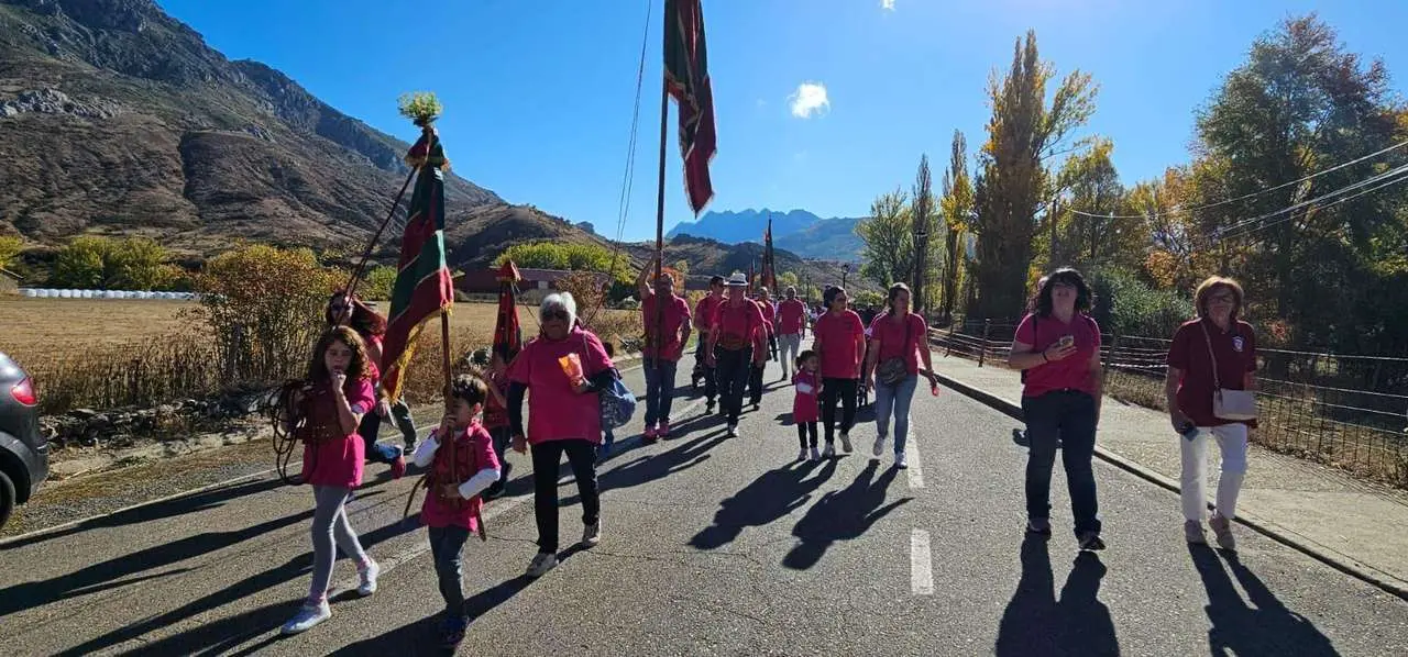 Participantes y visitantes durante la XXV Feria Tradicional de C&aacute;rmenes, que llen&oacute; el municipio de color, m&uacute;sica y tradici&oacute;n. | Le&oacute;n 24 Horas