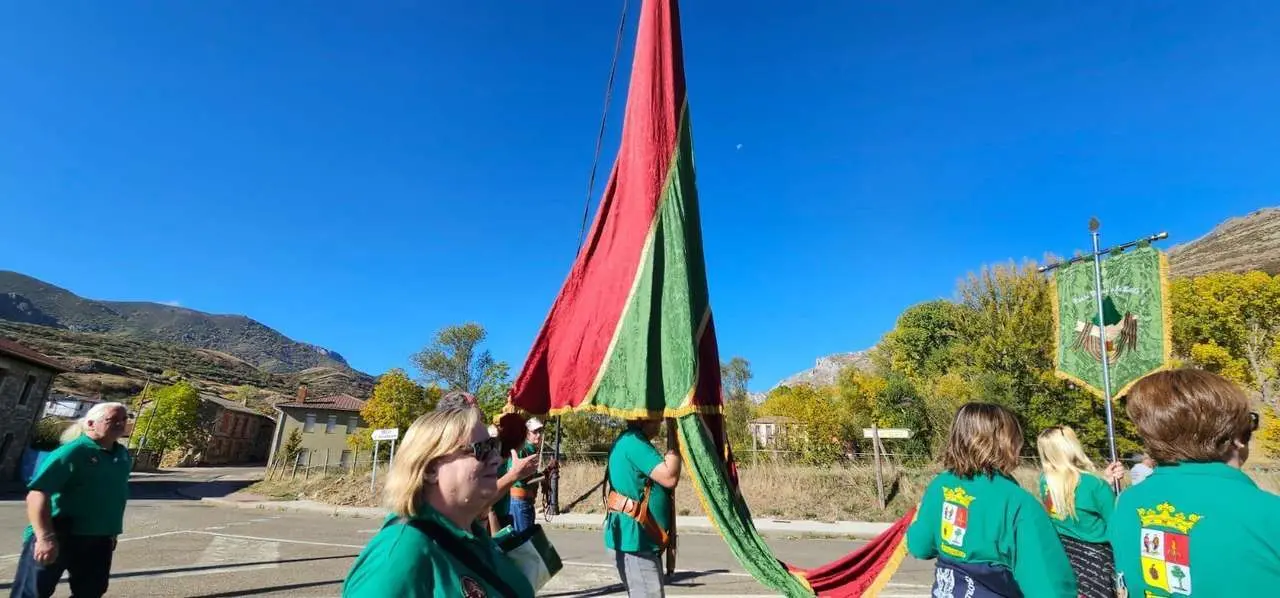 Participantes y visitantes durante la XXV Feria Tradicional de C&aacute;rmenes, que llen&oacute; el municipio de color, m&uacute;sica y tradici&oacute;n. | Le&oacute;n 24 Horas