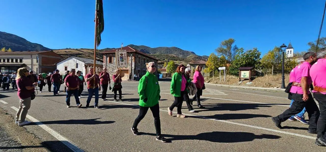 Participantes y visitantes durante la XXV Feria Tradicional de C&aacute;rmenes, que llen&oacute; el municipio de color, m&uacute;sica y tradici&oacute;n. | Le&oacute;n 24 Horas