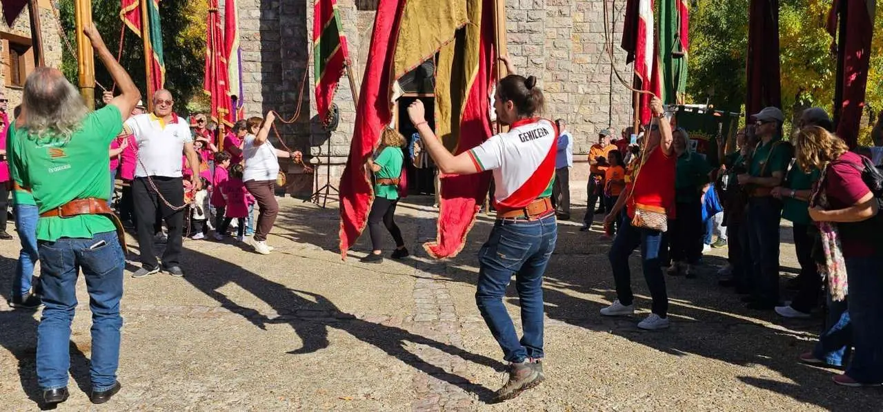 Participantes y visitantes durante la XXV Feria Tradicional de C&aacute;rmenes, que llen&oacute; el municipio de color, m&uacute;sica y tradici&oacute;n. | Le&oacute;n 24 Horas