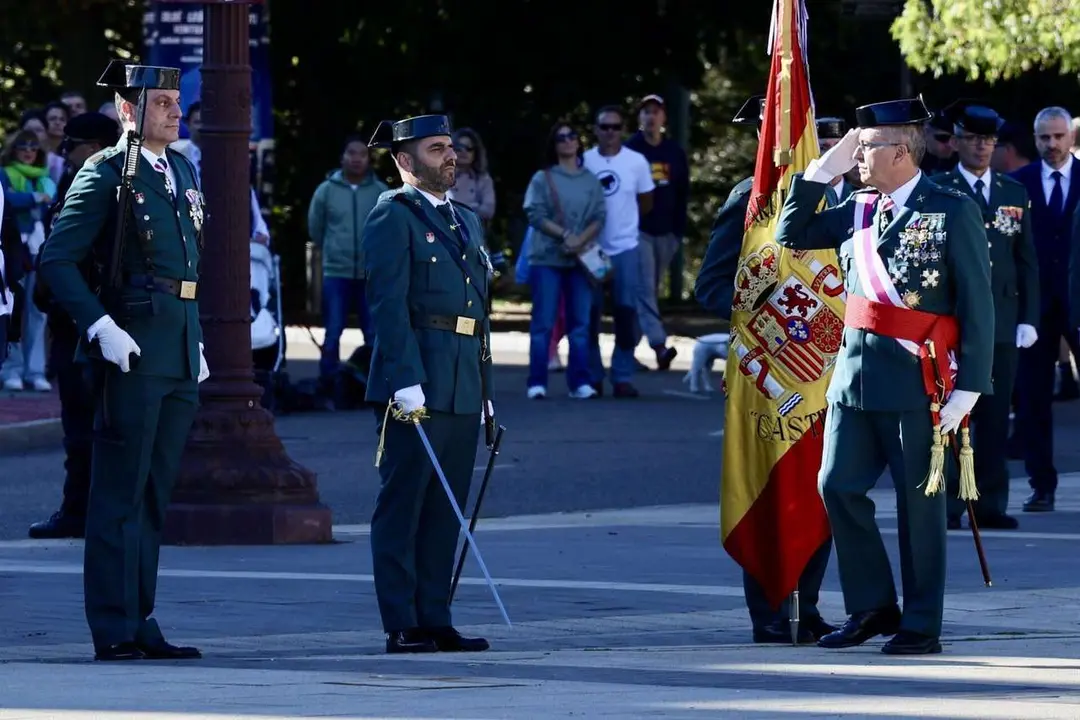 Autoridades y Guardia Civil en el acto del Pilar en San Marcos. | Le&oacute;n 24 Horas. Campillo ICAL