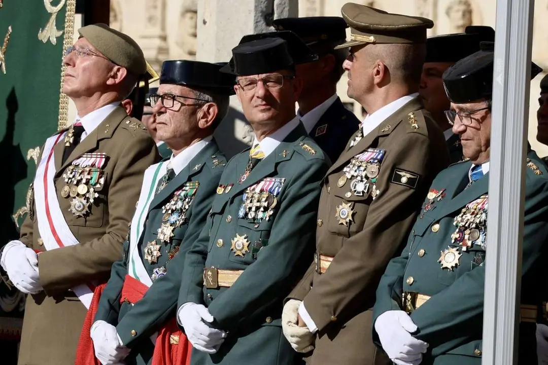 Autoridades y Guardia Civil en el acto del Pilar en San Marcos. | Le&oacute;n 24 Horas. Campillo ICAL