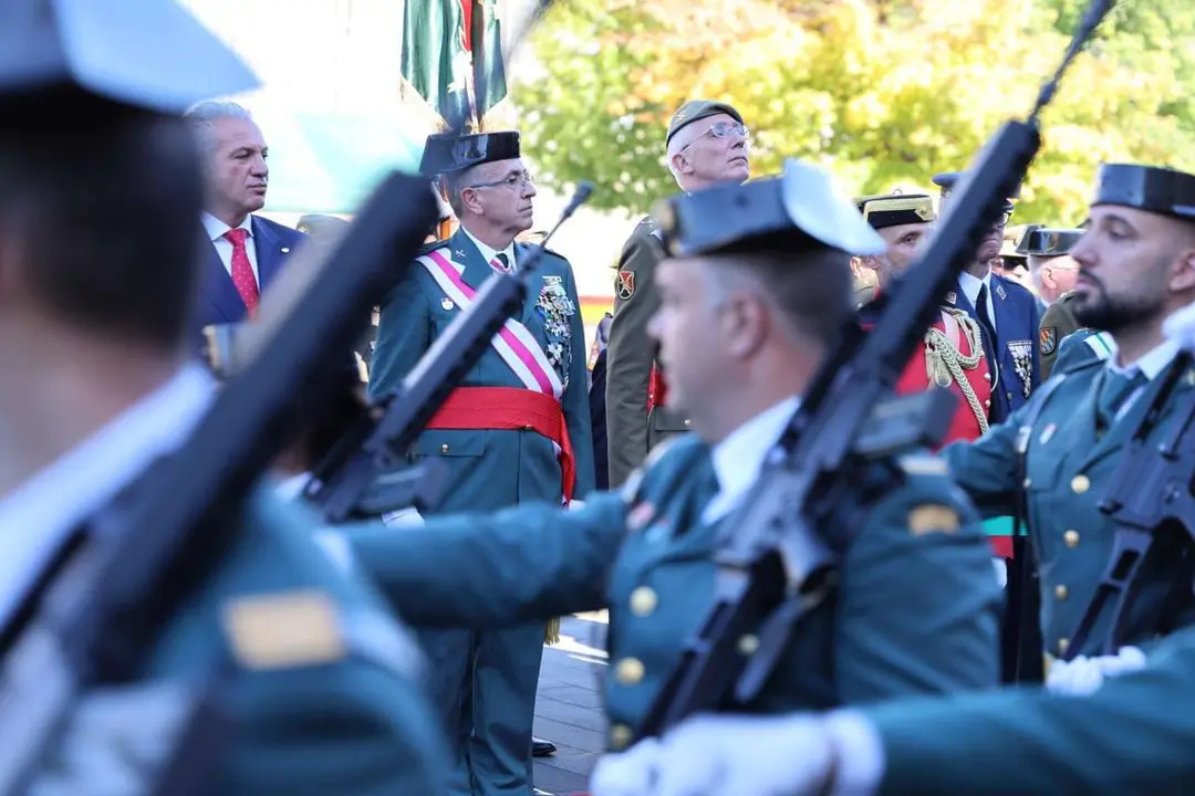 Autoridades y Guardia Civil en el acto del Pilar en San Marcos. | Le&oacute;n 24 Horas. Campillo ICAL