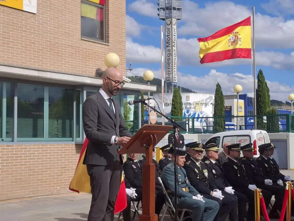 Autoridades y mandos de la Guardia Civil durante el acto del Pilar en Ponferrada. | ICAL